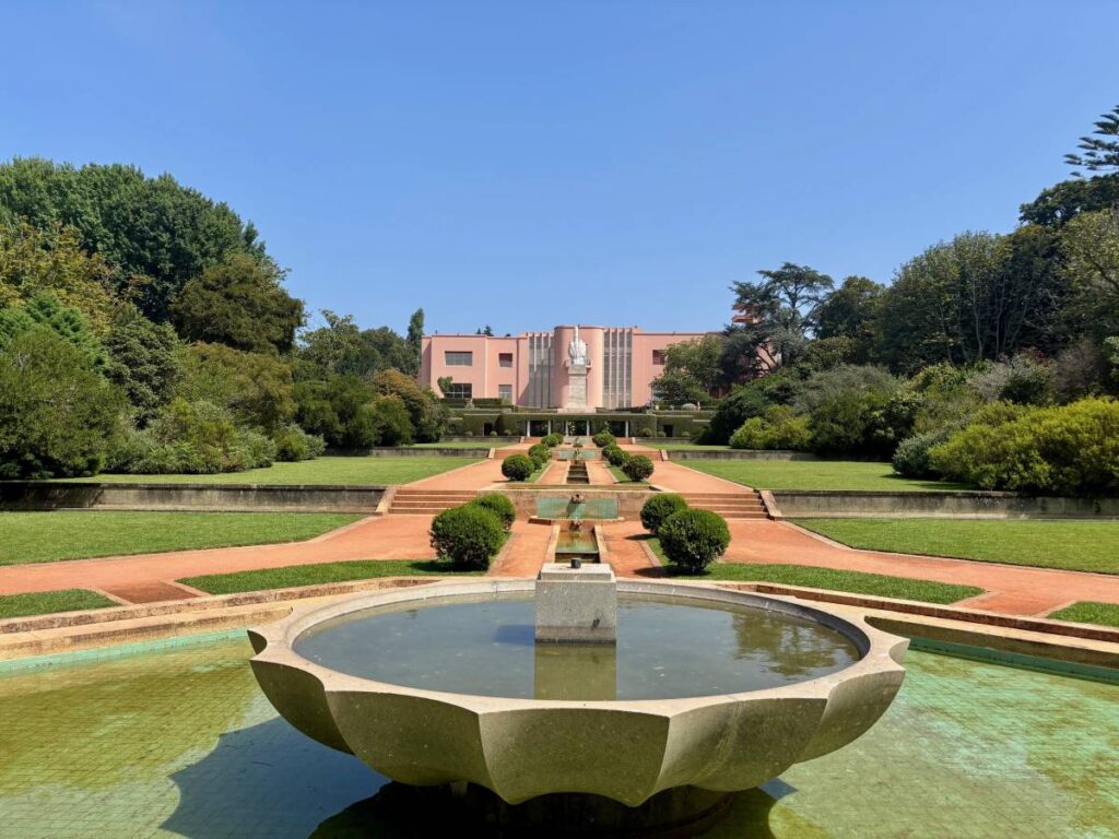 Serralves Museum formal gardens with geometric fountain and manicured lawns, a key cultural attraction for Porto visitors